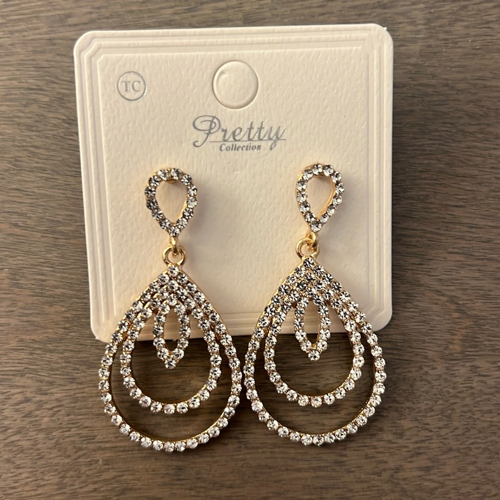 🛍️🛍️Gold sparkly drop earrings- New